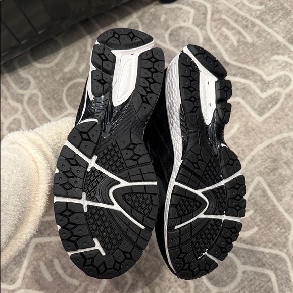 NWOT New Balance Black 2002R Sneakers 7.5 - Picture 6 of 7